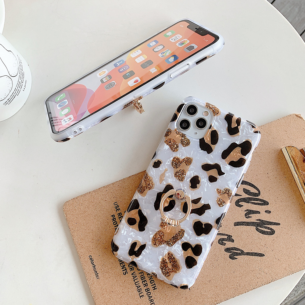 Leopard Case With Ring Holder