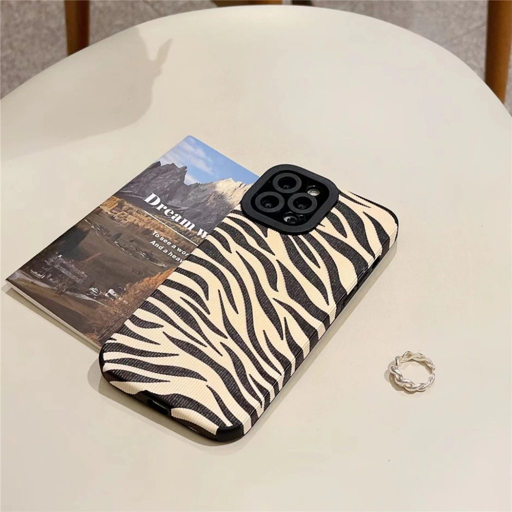 iPhone 14 Pro Max Zebra Case